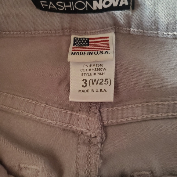 3 pairs of jeans, white, light blue wash and taupe:  size 25 - Picture 5 of 7